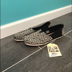 NWT Black and White Toms
